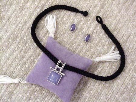 17 in. square cut lavender jade necklace 3/4 in. stone