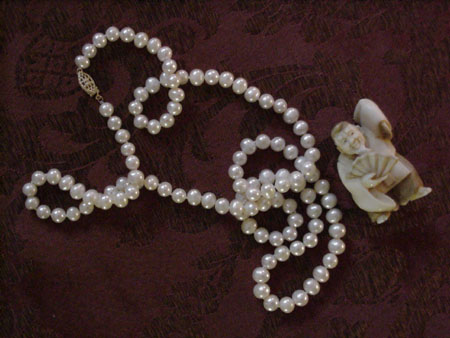 30-32 in. round white pearl necklace 6.5-7 mm.