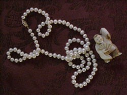 [ 30-32 in. round white pearl necklace 6.5-7 mm. ]