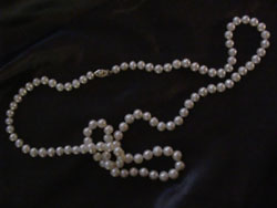 [ 30-32 in. round white pearl necklace 7.5-8.3 mm. ]