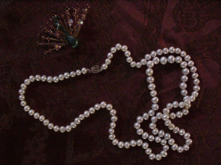 30 - 32 round white pearl necklace 7.0-7.5 mm.