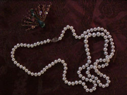 [ 30 - 32 round white pearl necklace 7.0-7.5 mm. ]