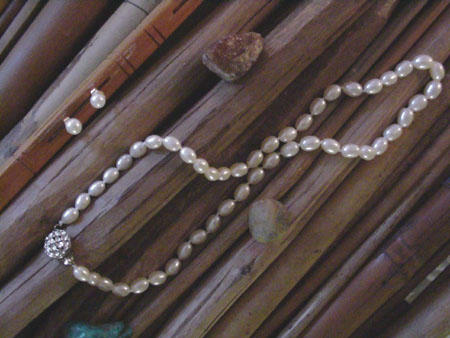16 in. 7-8mm oval white pearl necklace with matching 5.5mm earrings.